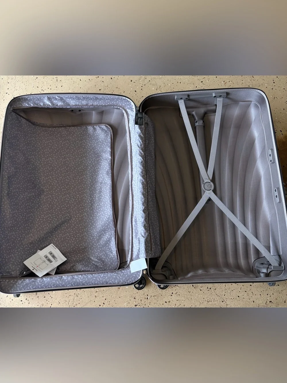 Samsonite Cosmolite 3.0 X-large spinner-pearl color-new no tags